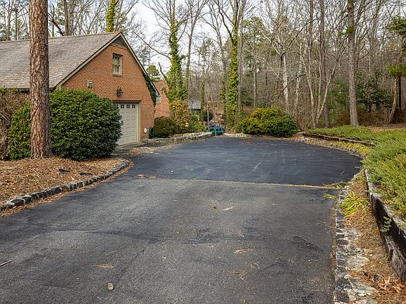 4th image of 2100 Rivoli St