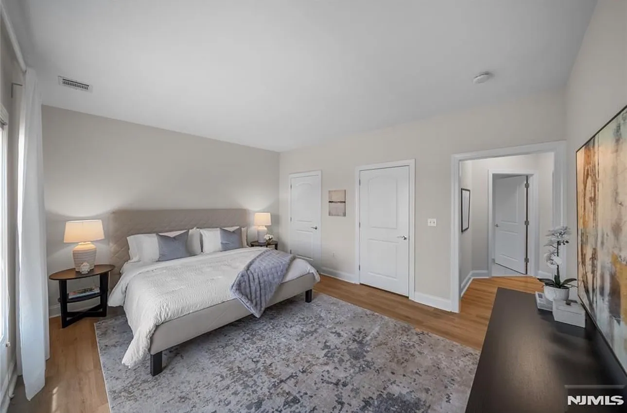 2 bed, 1288 sqft, $3,600 — Photo 4