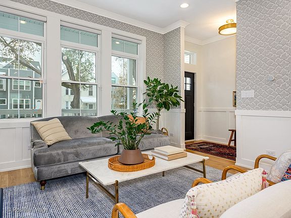 3rd image of 3031 N Gresham Ave