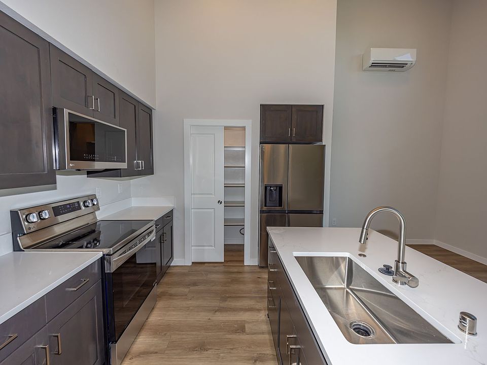 1st image of 1901 E 11th St #303