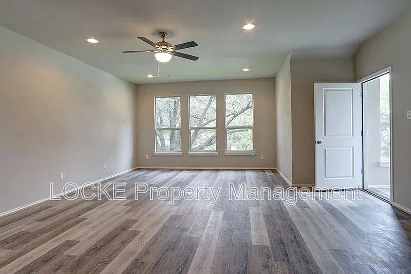 4 bed, 4.0 bath, 1808 sqft, $3,550 — Photo 4