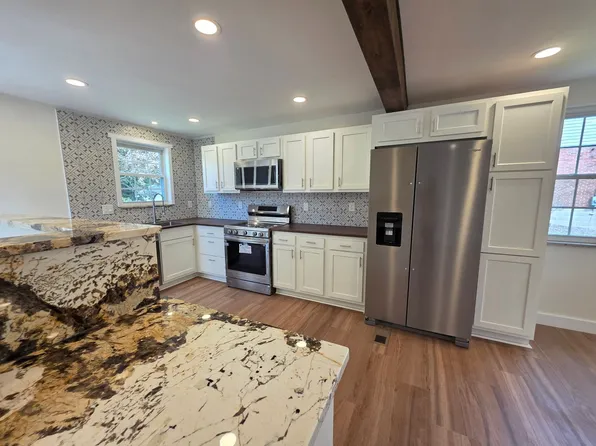 8227 Vivian Dr, Pittsburgh, PA 15237