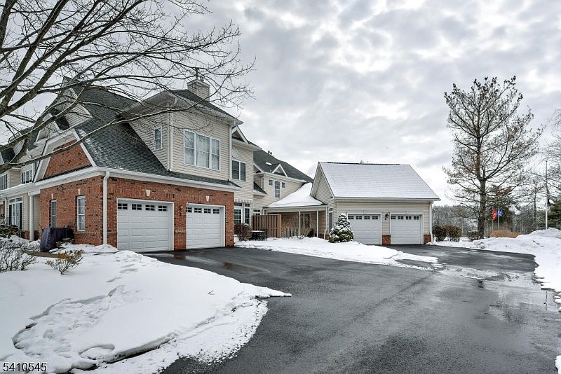 1st image of 4 LOFT DR