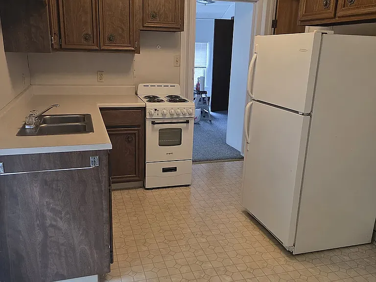 413 1/2 N Marshall Ave — Photo 2