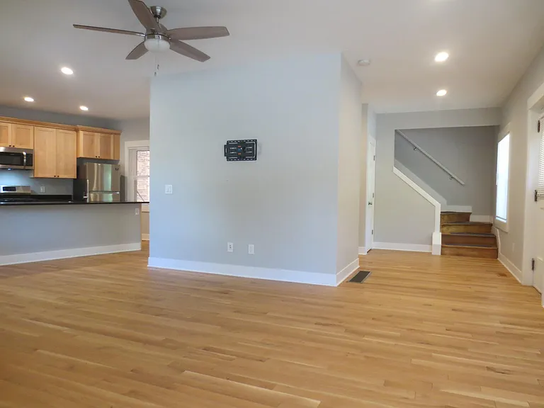 4403 Franklin Blvd — Photo 10