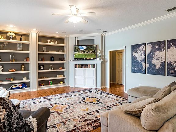 4th image of 2045 High Vista Dr
