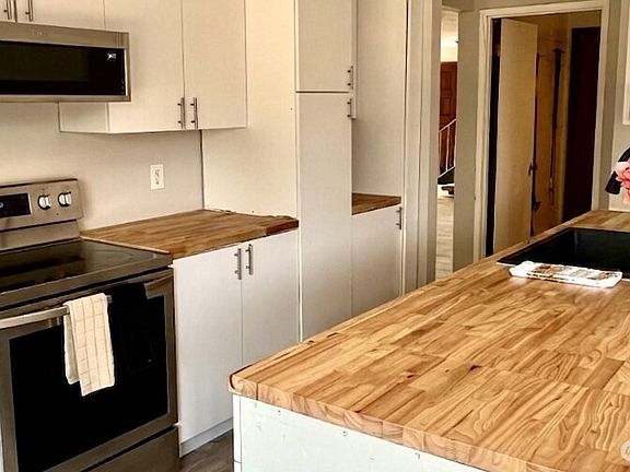 5th image of 2735 26th Street SE