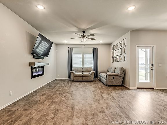 5th image of 26475 Foxen Dr