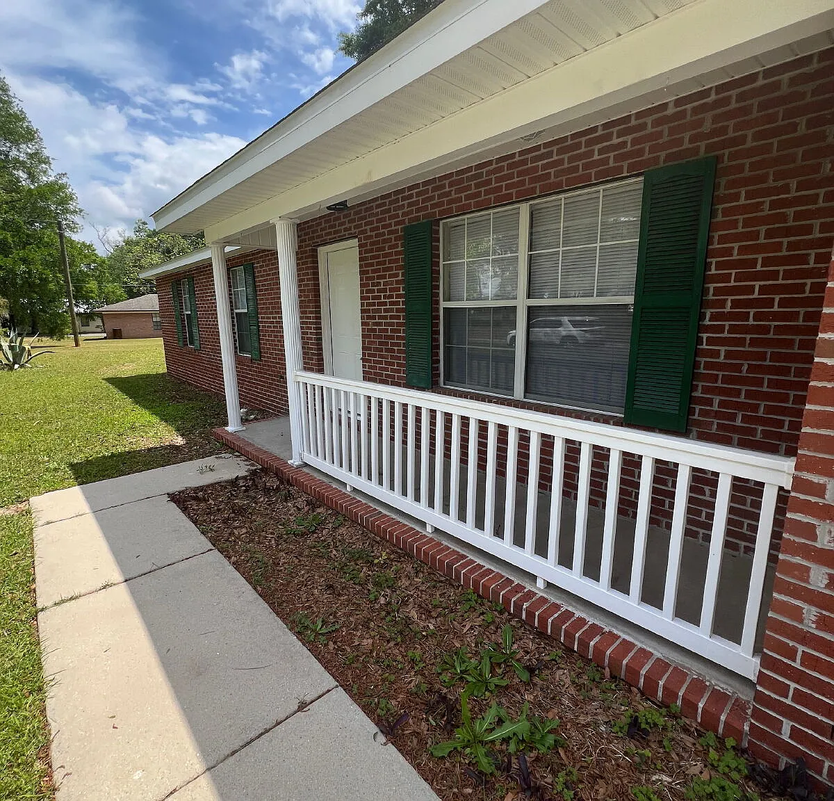 3 bed, 2.0 bath, 1296 sqft, $1,600 — Photo 3