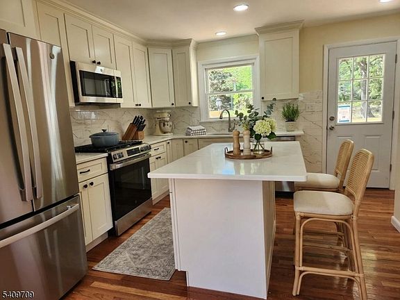 4th image of 275 Malapardis Rd