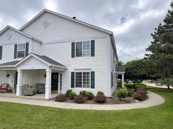 719 Fieldcrest Dr Unit B, South Elgin, IL 60177