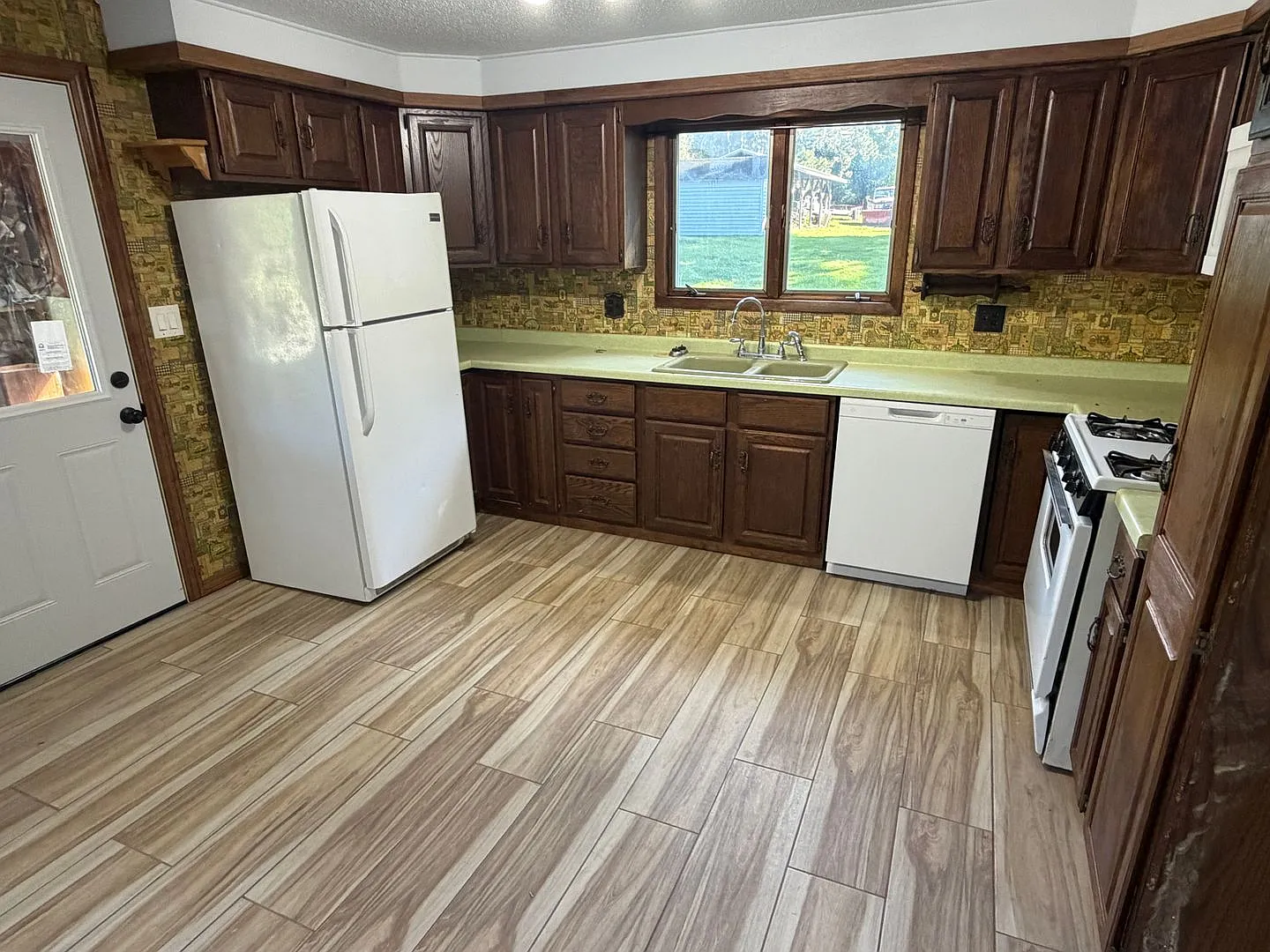 3-Bedroom, 1 Bath Ranch Style Home on a 1/2 Acre Lot — Photo 3