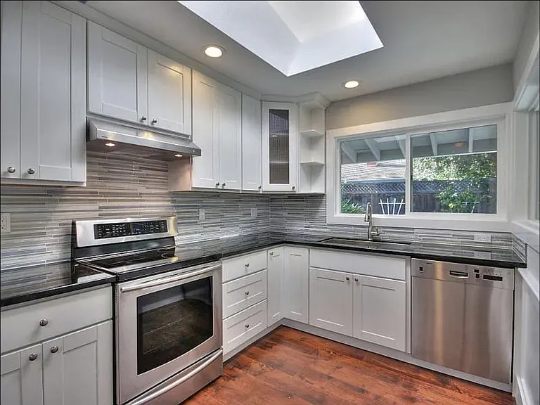 285 Cresta Vista Way — Photo 3