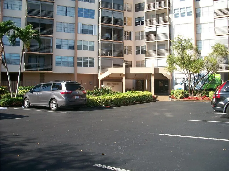 900 Saint Charles Pl #311