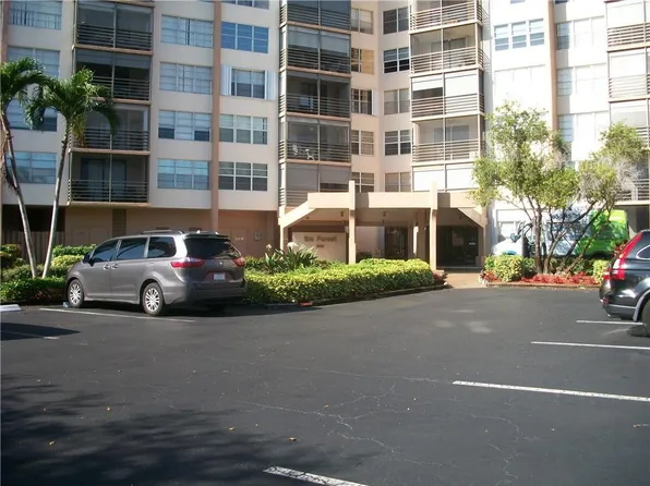 900 Saint Charles Pl APT 311, Hollywood, FL 33026