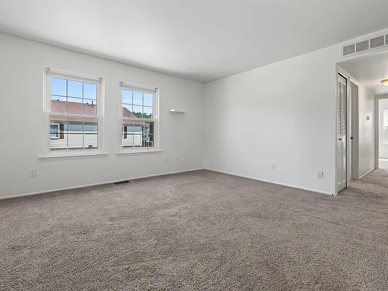 26070 N Lake Dr — Photo 32