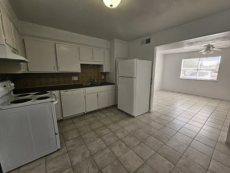 2631 SW H Ave #A — Photo 7