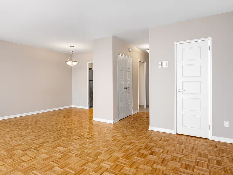 111 Wurtemburg St — Photo 20