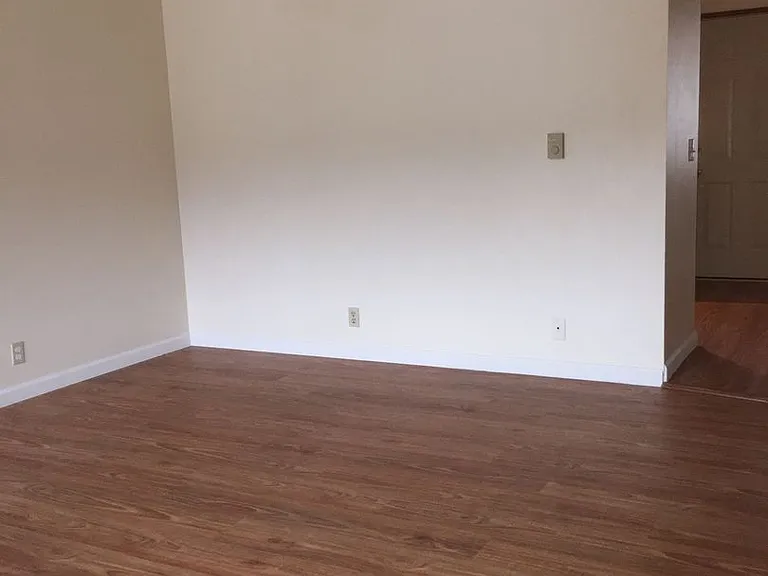 705 Lyle Ave — Photo 2