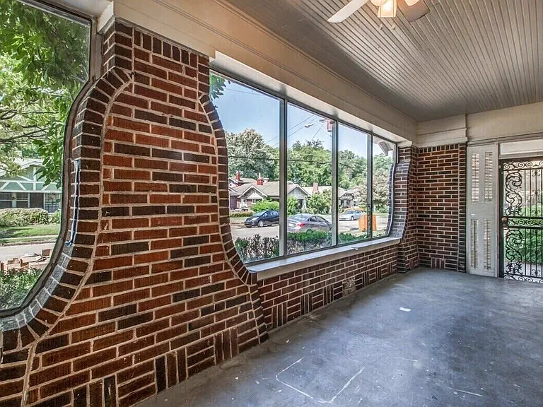 2385 Parkway Pl — Photo 4