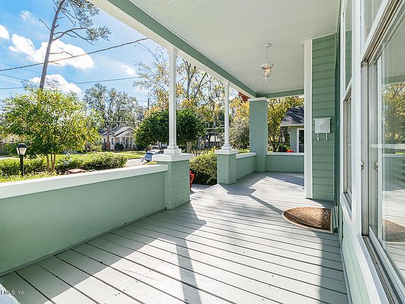 3rd image of 3665 Oak St