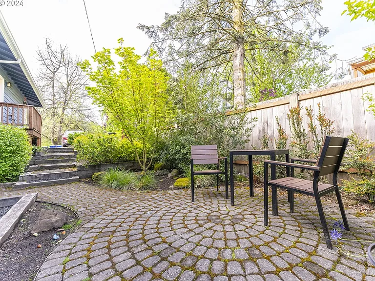 2123 SE Sherrett St — Photo 2