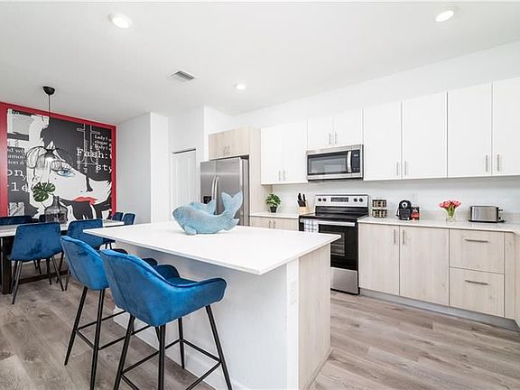 5th image of 711 Vista Way