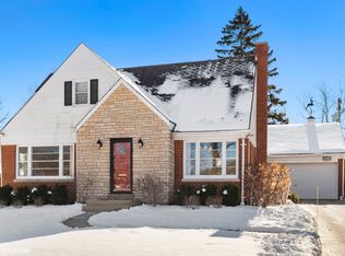 345 Warwick Rd, Deerfield, IL 60015