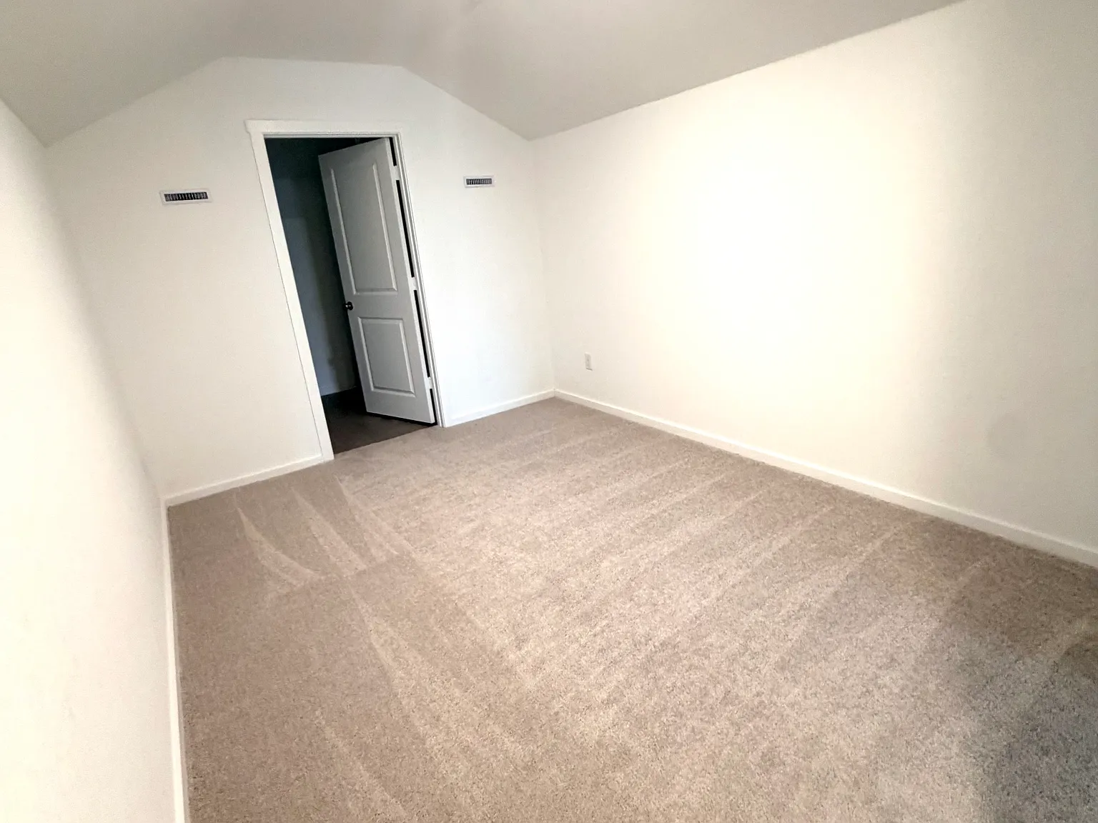 2 bed, 850 sqft, $1,400 — Photo 4