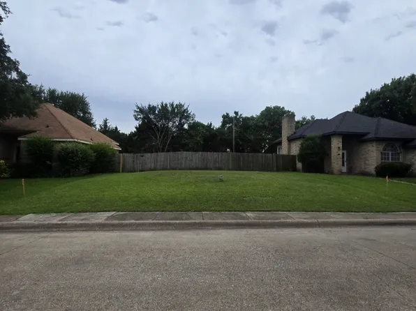 11 Austin Dr, Desoto, TX 75115