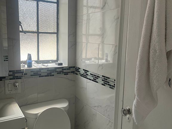3rd image of 304 E 41st St APT 1307A