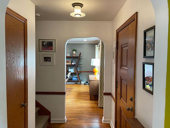4th image of 327 Hillside Ave