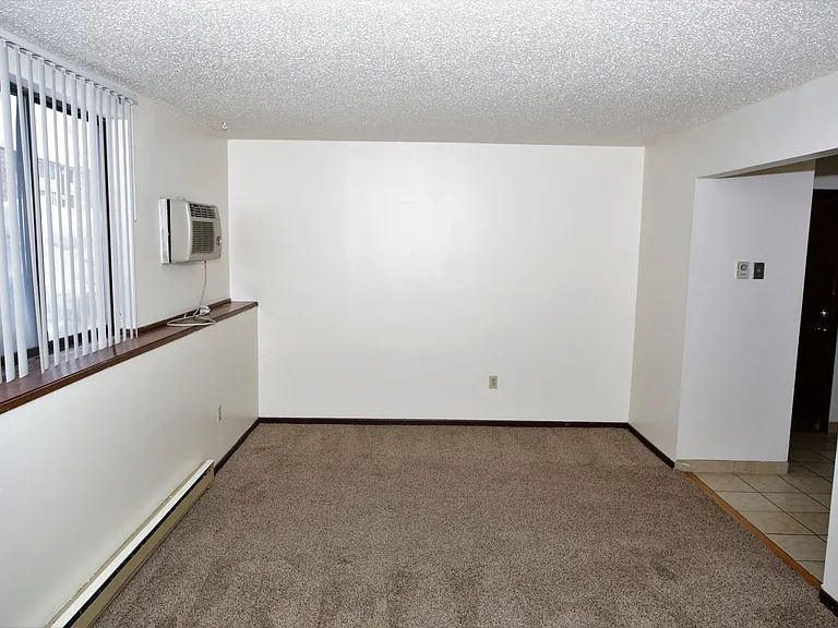 2400 S 17th St #2500 — Photo 4