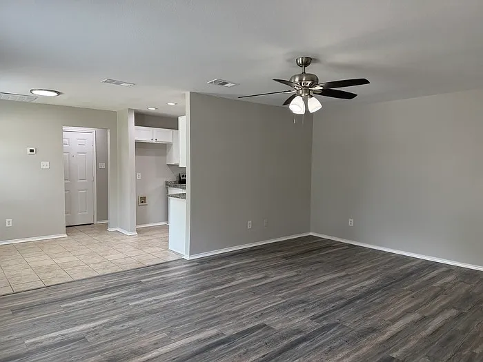 3 bed, 2.0 bath, 1268 sqft, $1,795 — Photo 2