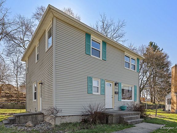 2nd image of 1080 Lockridge Dr NE