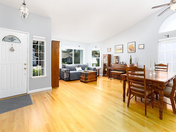 4th image of 156 Cornell Street