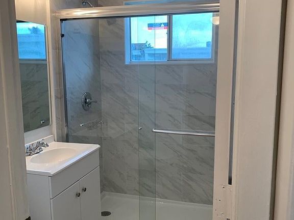 5th image of 660-670-680 NE 8th Ave