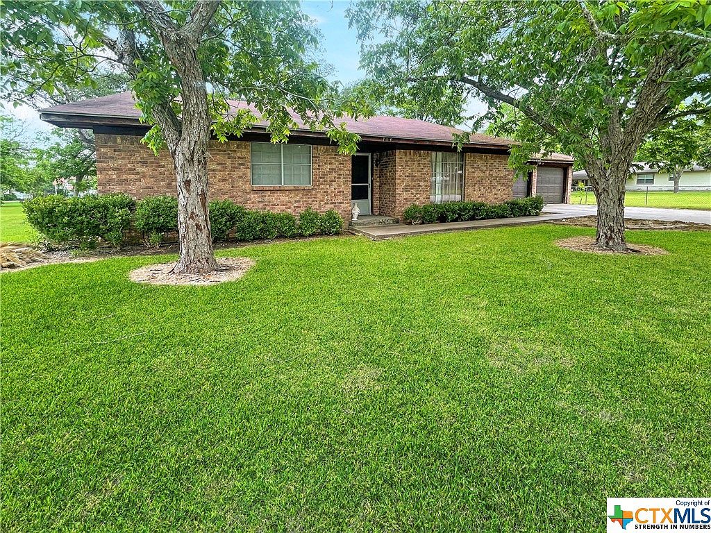 704 S Pecan St, Moulton, TX 77975 MLS 506491 Zillow