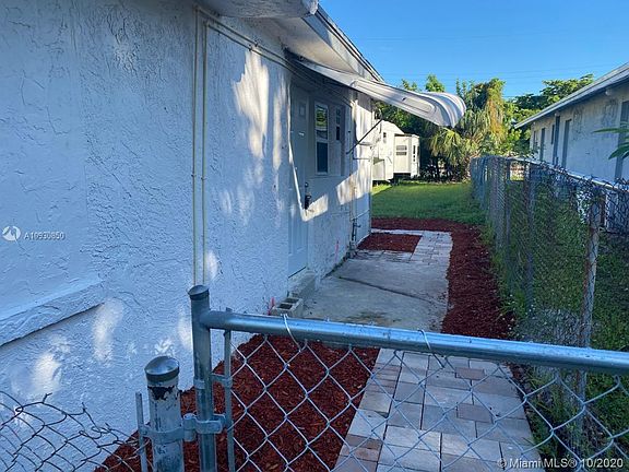 2nd image of 217 NW 12th Ct #B