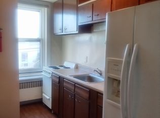 339 King St APT 2R, Pottstown, PA 19464