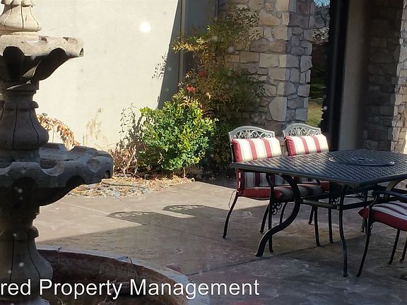3rd image of 1742 N Firerock Cir