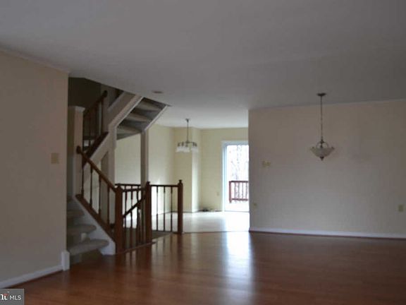 5th image of 11850 Critton Cir