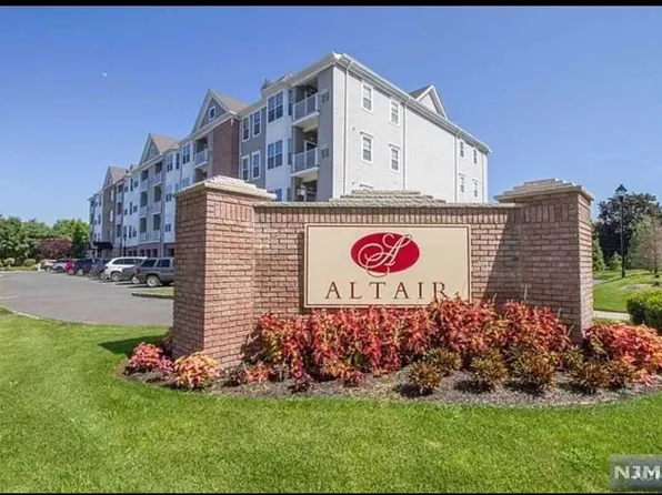 3100 Cory Ln, Elmwood Park, NJ 07407