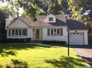 49 Sheridan St, Huntington, NY 11743