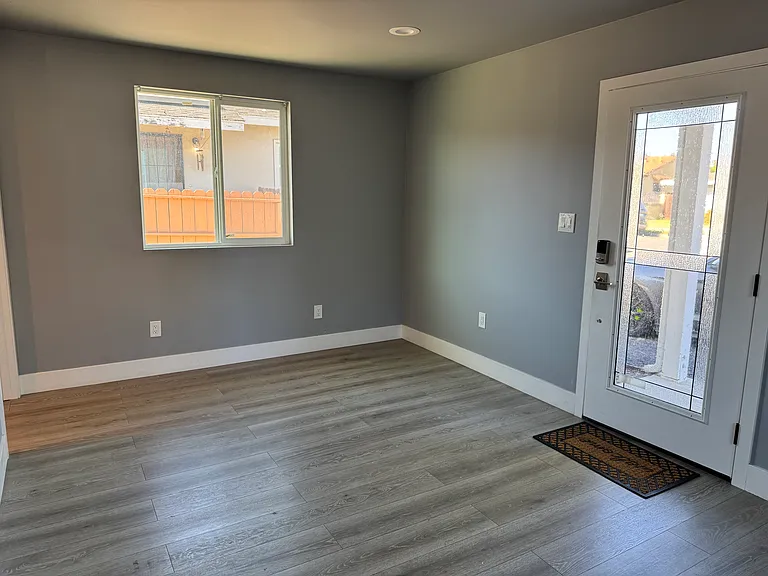 2427 Baltic Ave — Photo 6