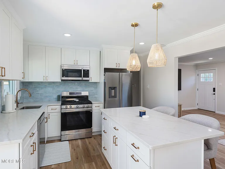 1345 Bay Ave — Photo 5