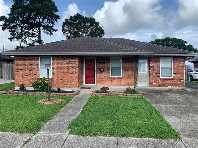 1st image of 716 Oakwood Dr
