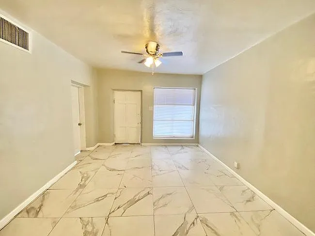 580 S Madison Ave — Photo 3
