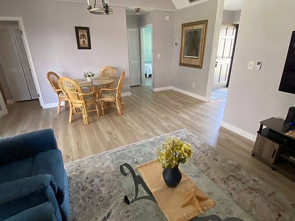 3rd image of 325 Windrush Loop