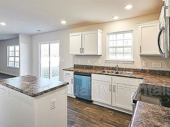 3rd image of 5015 Black Forest Dr